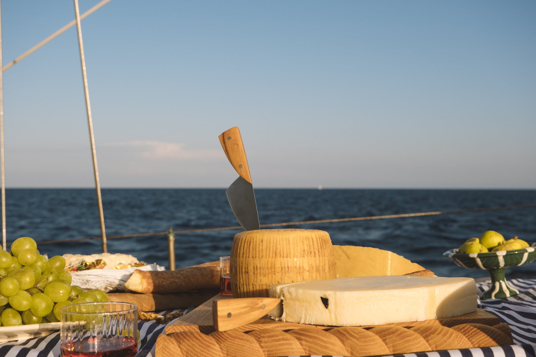 Vela cheese knives and Corda cheese board
