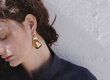 Load image into Gallery viewer, LO X ALEX AND TRAHANAS Gold-Tone Medium Olive Leaf Earrings